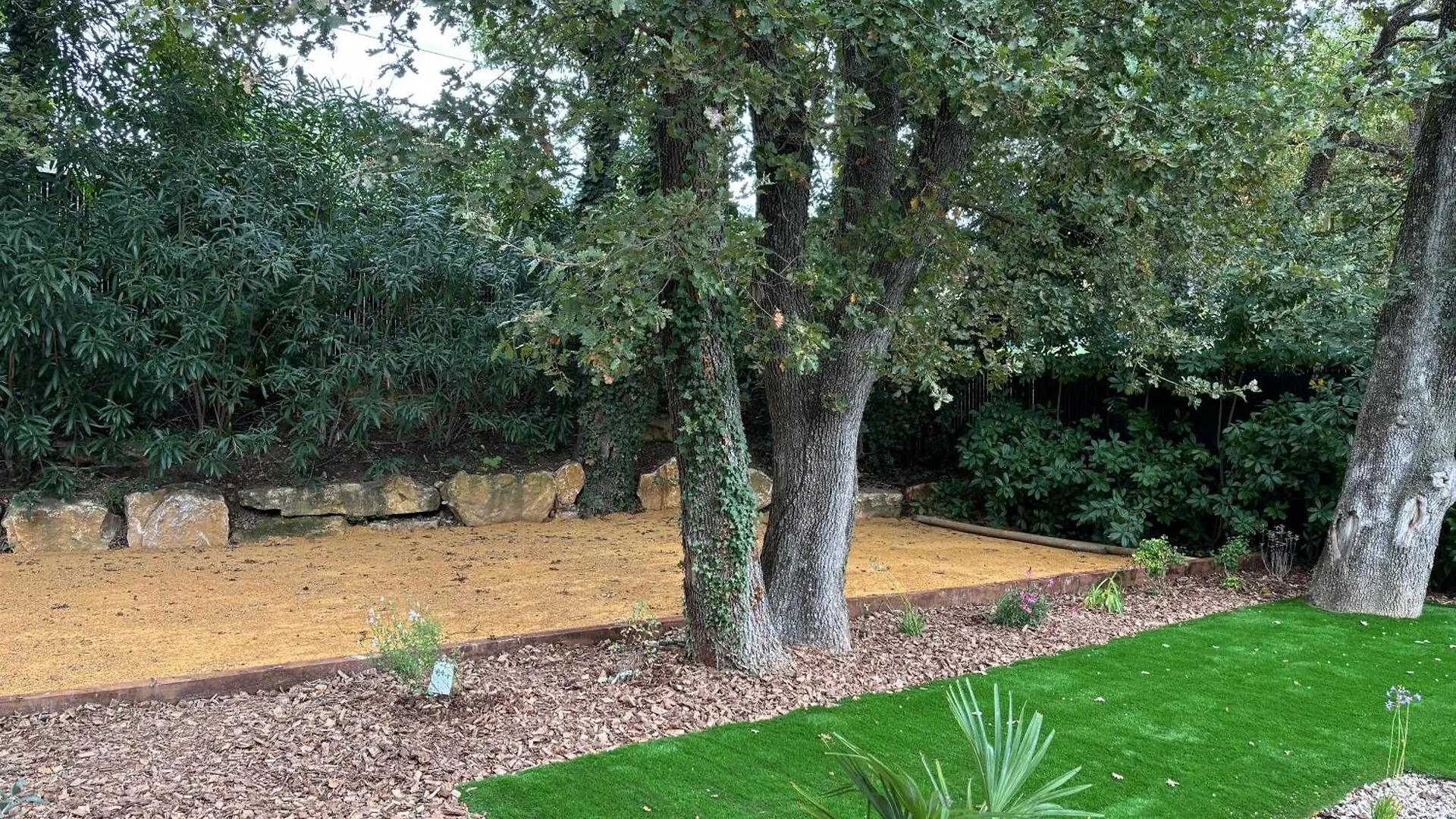 Les Jardins du Castelas by Perier-Provence Uchaux Villa
